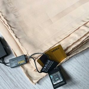 🧣FENDI Blush Foulard Silk Shawl Animal Print NWT